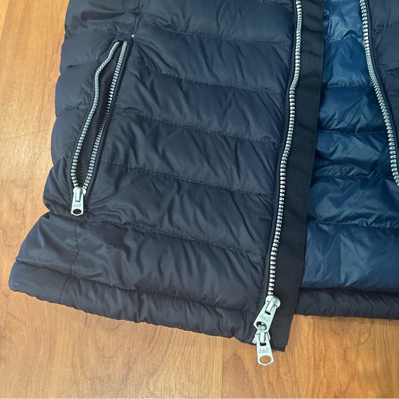 Abercrombie and Fitch Down Filled Puffer Vest with Logo - Picture 2 of 6